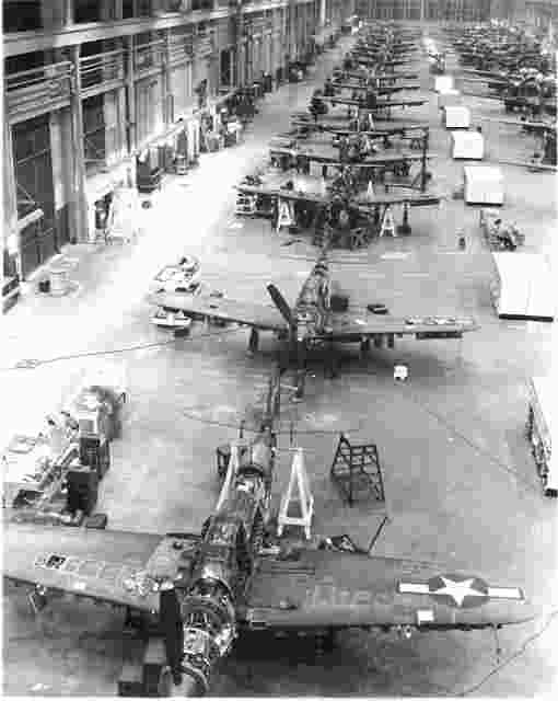 Идет сборка самолетов P-39 «Аэрокобра»